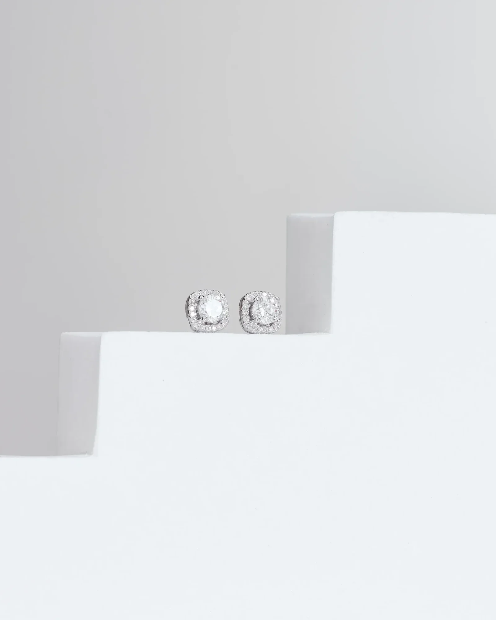 Classic Halo Solitaire Studs