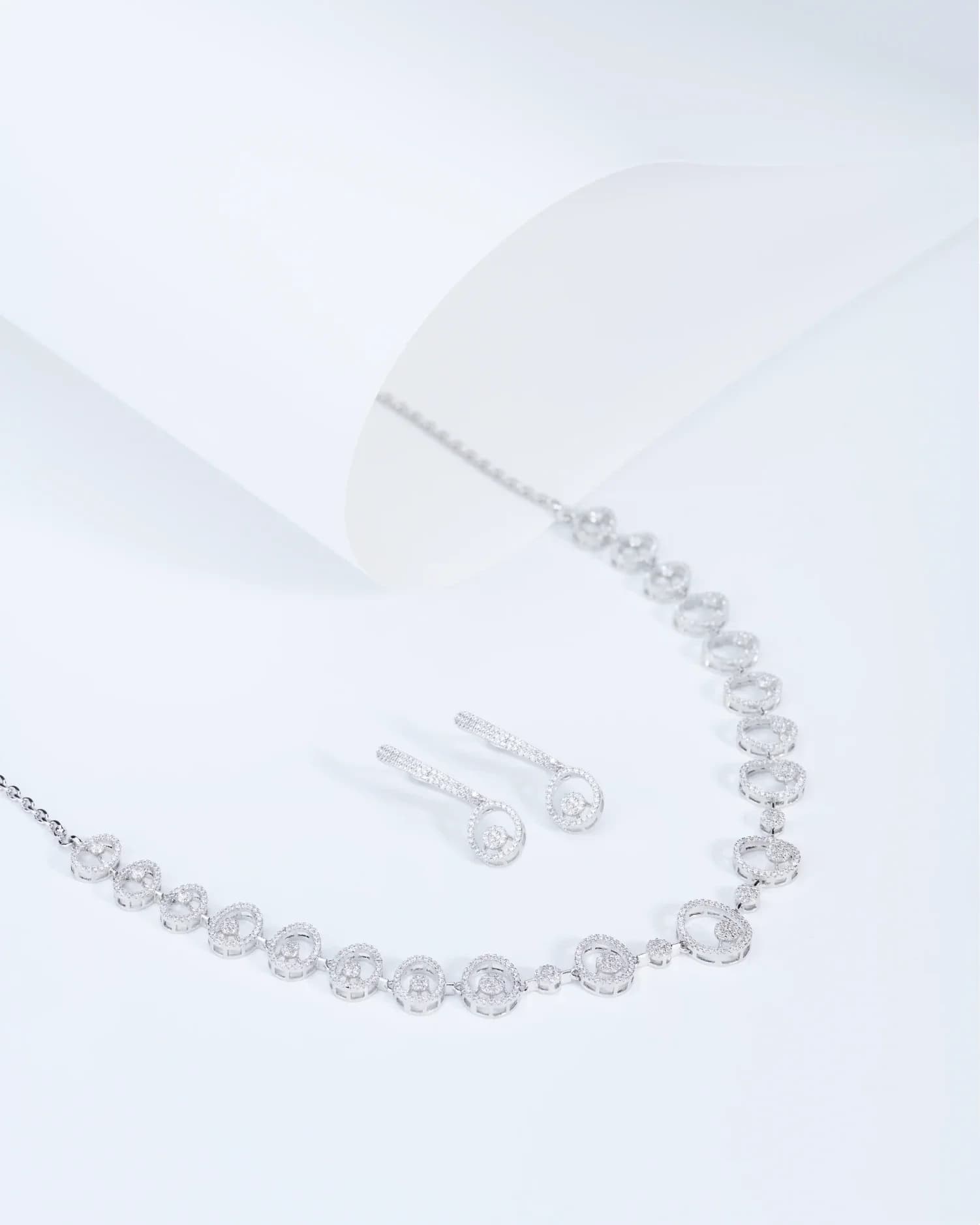Eterna Halo Necklace Set